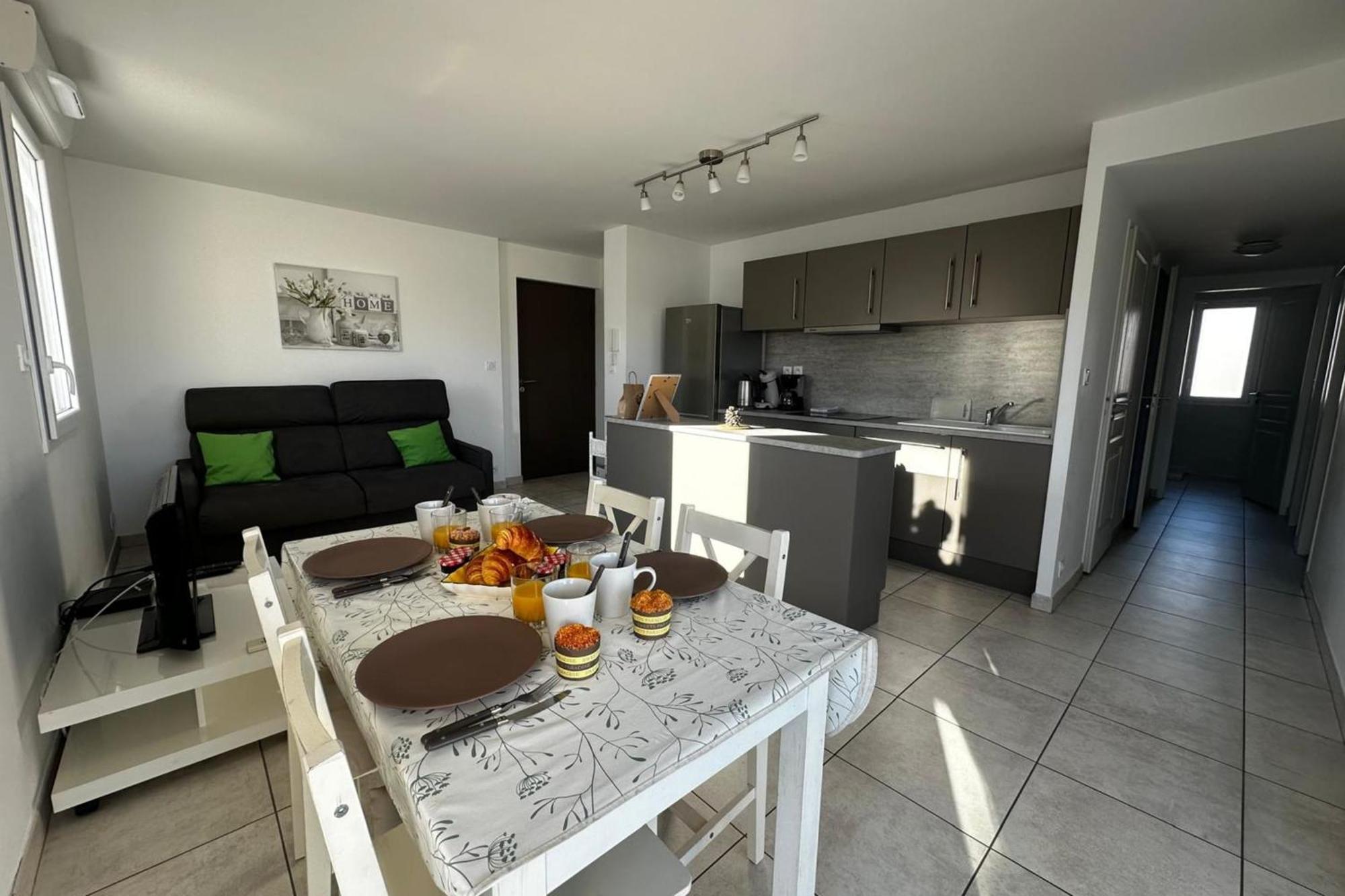 Apartment La Roseliere 2 6 Couchages A 400 M De La Le Grau-du-Roi